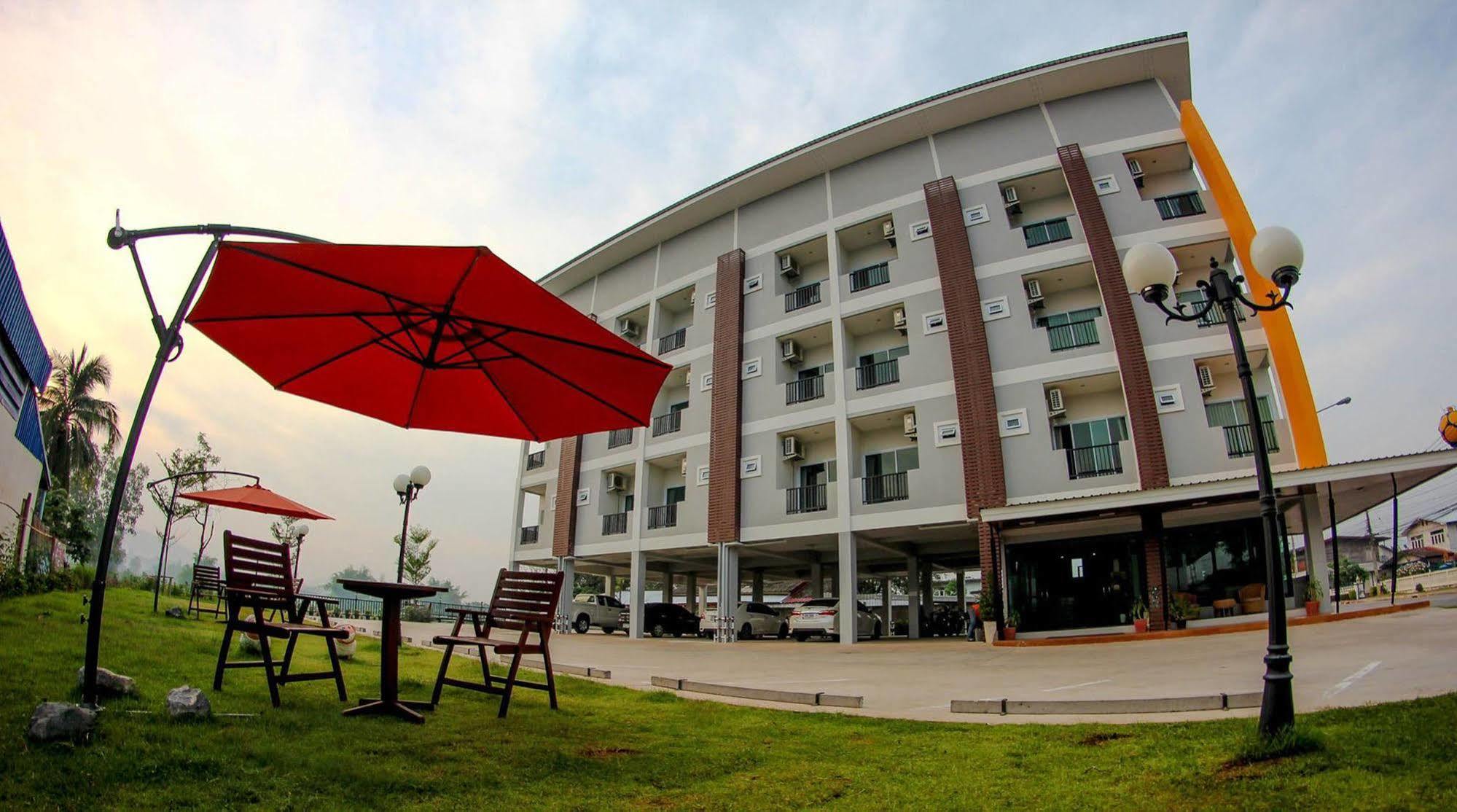 Plus Hotel Loei Extérieur photo