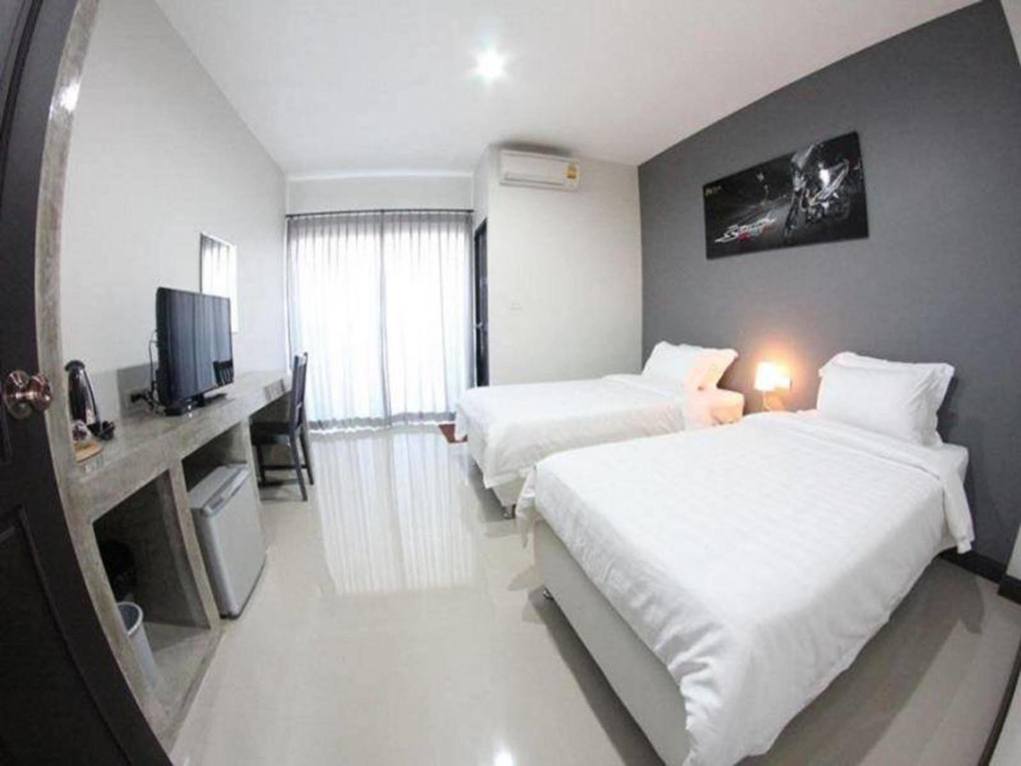 Plus Hotel Loei Extérieur photo